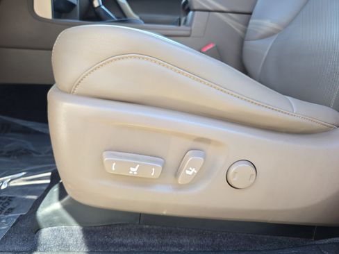 Used 2021 Lexus GX 460 Premium w/ Premium Package image 29