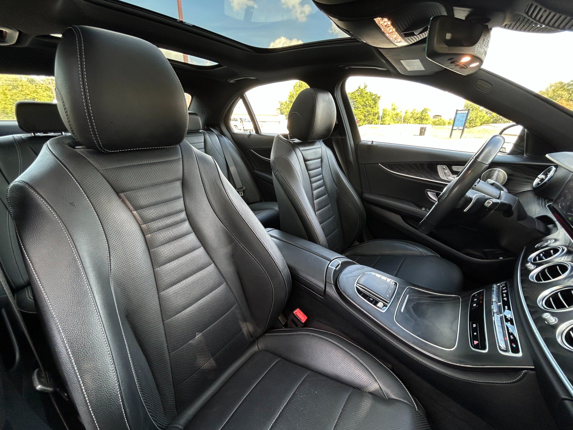 Used 2021 Mercedes-Benz E 450 4MATIC Sedan image 4