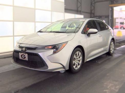 Used 2020 Toyota Corolla LE FWD image 2