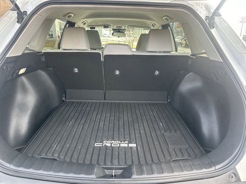 Used 2025 Toyota Corolla Cross LE image 7