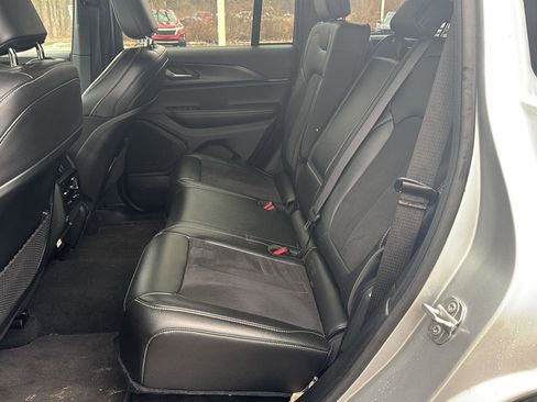 Used 2025 Jeep Grand Cherokee Altitude image 11