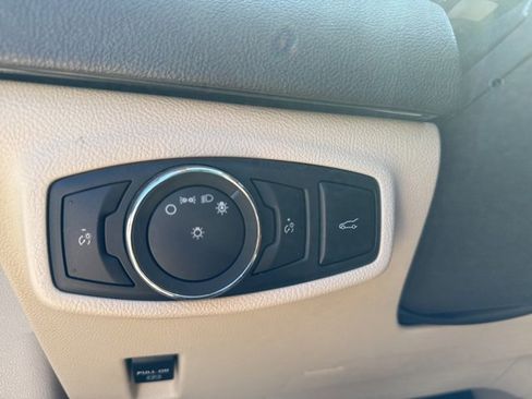 Used 2017 Lincoln MKC Reserve w/ Lincoln MKC Climate Package image 31