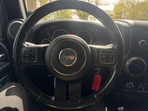 Used 2014 Jeep Wrangler Unlimited Sport w/ Quick Order Package 24S AWD/4WD image 12