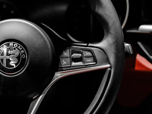 Used 2019 Alfa Romeo Stelvio Ti AWD/4WD image 18