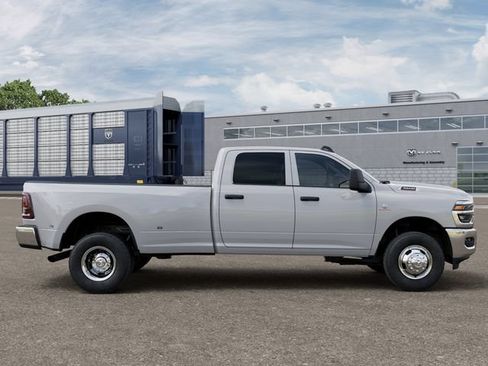 New 2026 RAM 3500 Tradesman AWD/4WD image 22