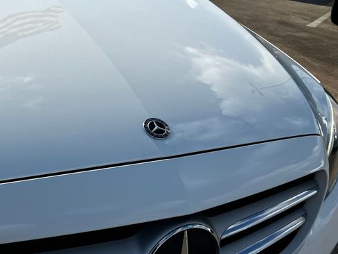 Used 2019 Mercedes-Benz C 300 Sedan image 4