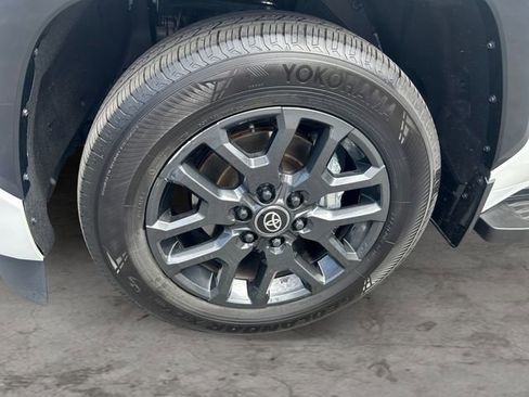 Certified 2025 Toyota Sequoia Platinum AWD/4WD image 9