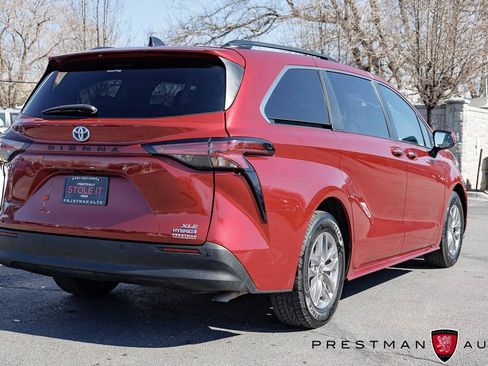Used 2022 Toyota Sienna XLE image 20
