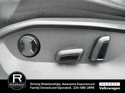 Used 2023 Volkswagen Tiguan SE R-Line image 10