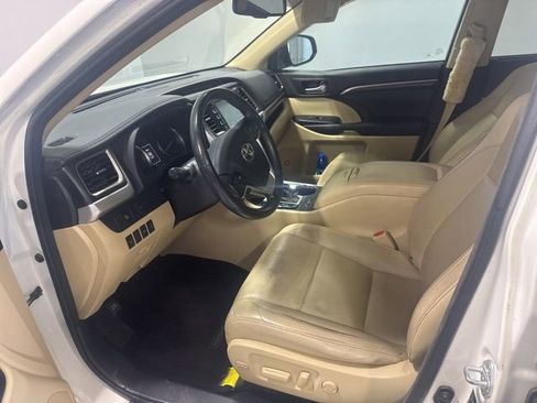 Used 2016 Toyota Highlander Limited FWD image 12