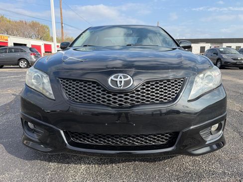 Used 2010 Toyota Camry SE image 2