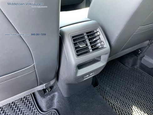 Certified 2025 Volkswagen Tiguan SE AWD/4WD image 16