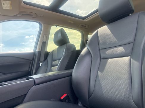 Used 2024 Nissan Rogue SV w/ SV Premium Package image 41