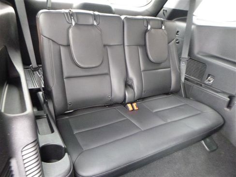 Used 2021 Ford Explorer XLT w/ Equipment Group 202A AWD/4WD image 8