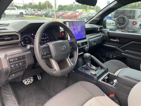 Used 2025 Toyota Tacoma TRD Sport w/ TRD Sport Upgrade Package image 14