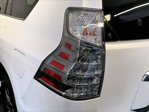 Used 2023 Lexus GX 460 Premium w/ Premium Package AWD/4WD image 28