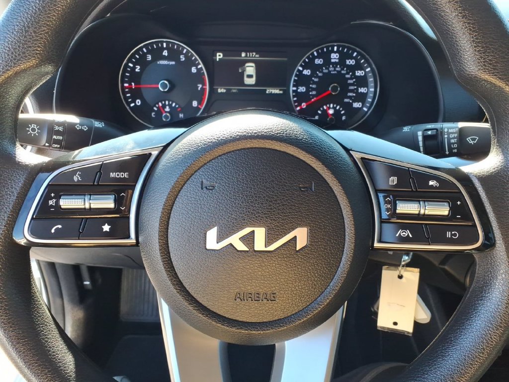 Used 2024 Kia Forte LXS w/ LXS Technology Package FWD image 5
