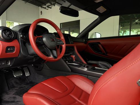 Used 2024 Nissan GT-R Premium w/ Premium Interior Package image 30