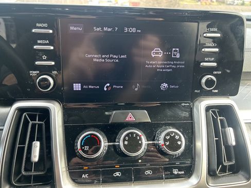 Used 2021 Kia Sorento LX image 10