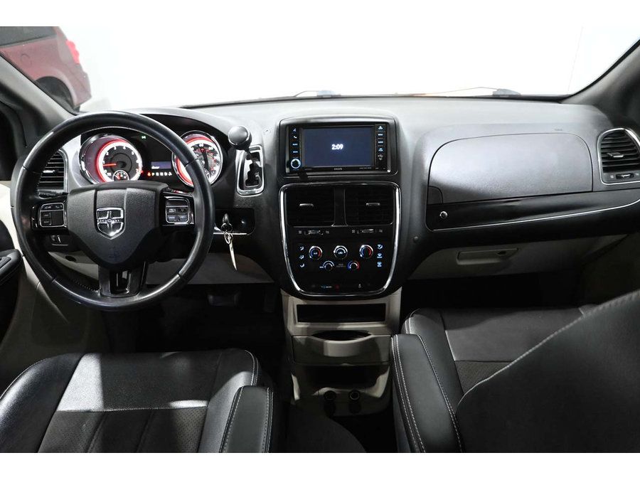 Used 2019 Dodge Grand Caravan SXT FWD image 22