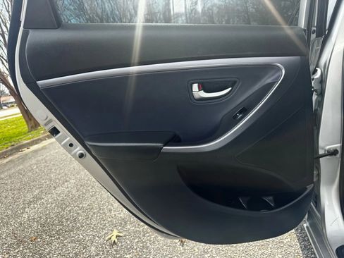 Used 2013 Hyundai Elantra GT w/ Style Pkg image 12