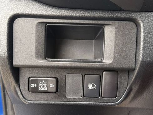 Used 2018 Toyota Tacoma SR5 RWD image 23