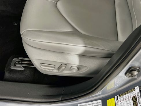 Used 2023 Toyota Highlander XLE FWD image 15