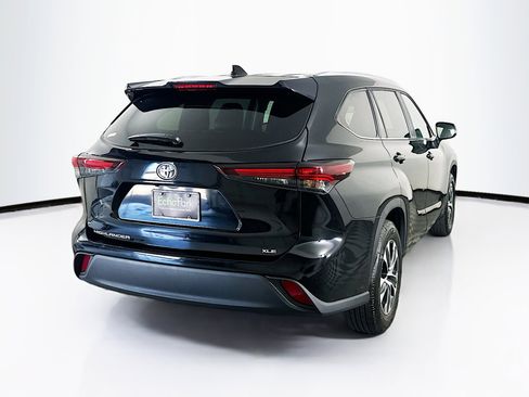 Used 2025 Toyota Highlander XLE image 9
