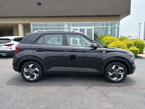 Certified 2023 Hyundai Venue SEL FWD image 4