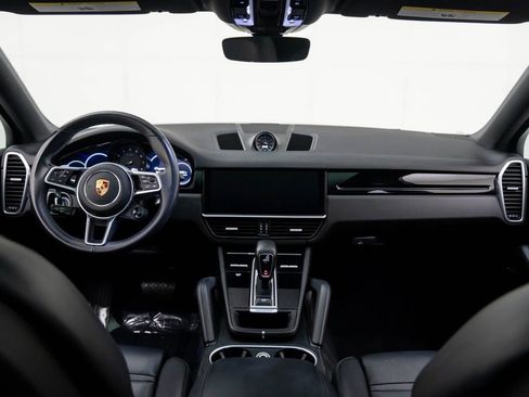 Used 2021 Porsche Cayenne Coupe image 10