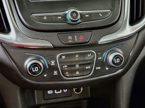 Used 2022 Chevrolet Equinox LT w/ Driver Convenience Package AWD/4WD image 18