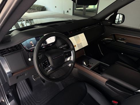 Used 2025 Land Rover Range Rover Long Wheelbase SE AWD/4WD image 27