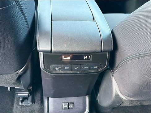 Used 2023 Toyota Highlander L image 24