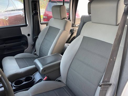 Used 2009 Jeep Wrangler Unlimited X AWD/4WD image 13