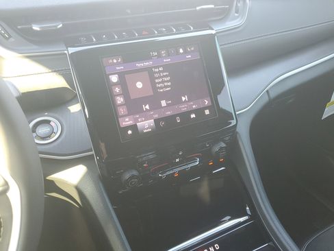 New 2025 Jeep Grand Cherokee Altitude image 15