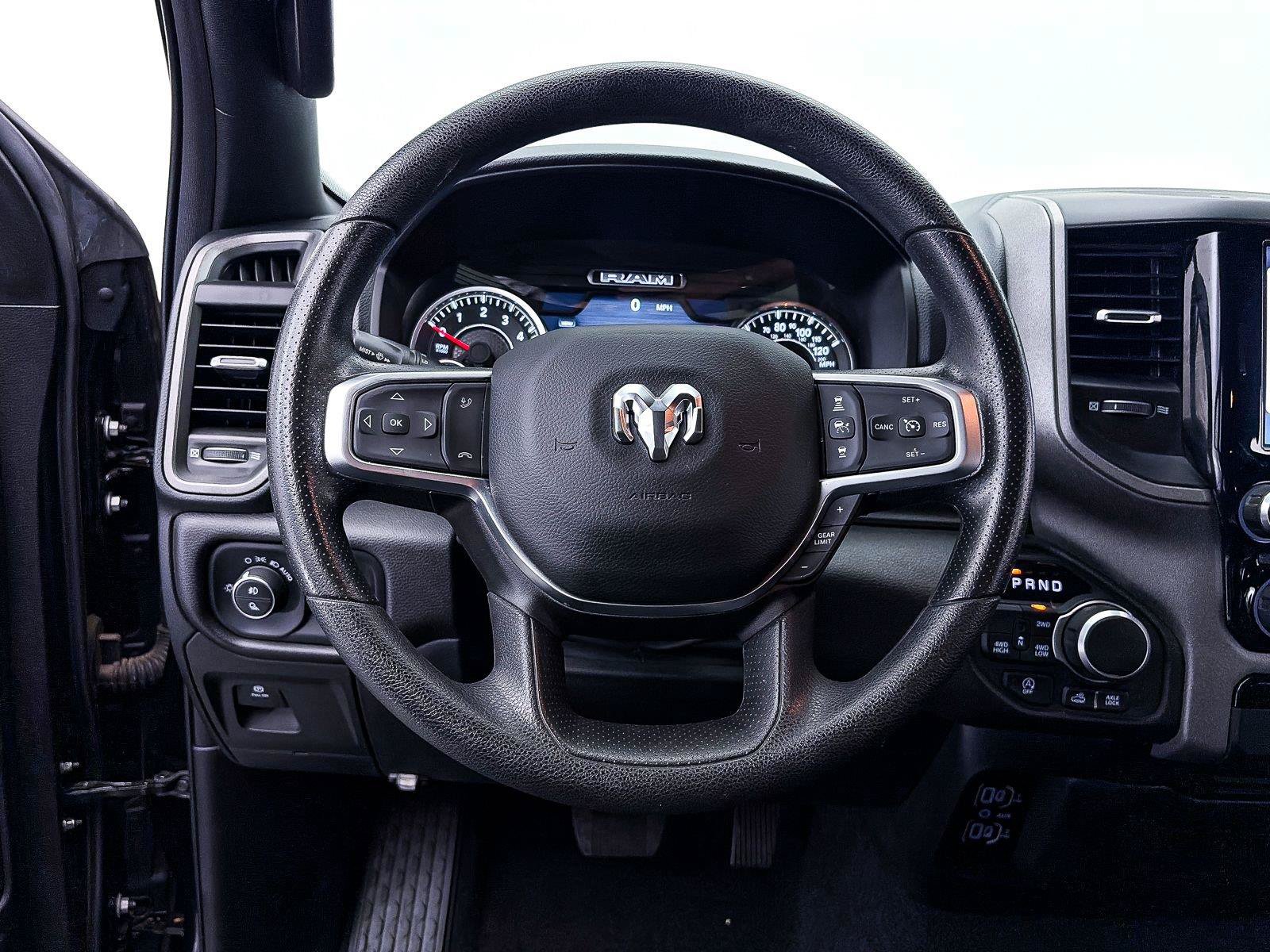Used 2025 RAM 1500 Warlock AWD/4WD image 32
