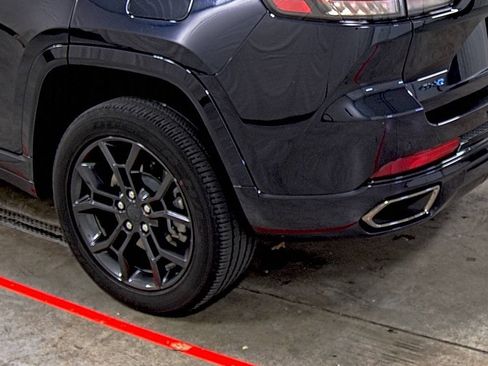 Used 2024 Jeep Grand Cherokee Limited 4xe image 9