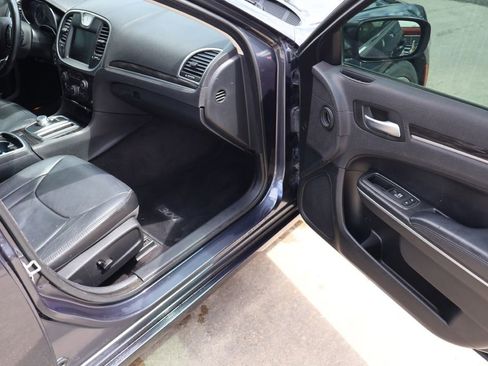 Used 2016 Chrysler 300 Limited RWD image 27