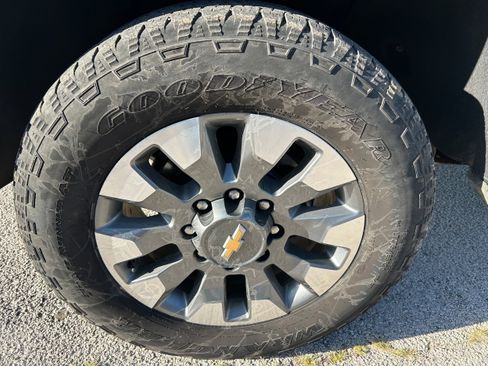Used 2025 Chevrolet Silverado 2500 Custom w/ Custom Value Package AWD/4WD image 8