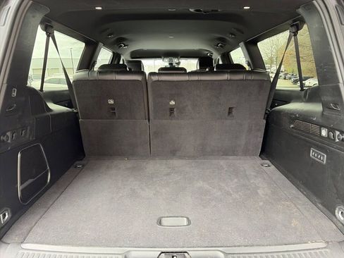 Used 2024 Jeep Wagoneer L Series II RWD image 10