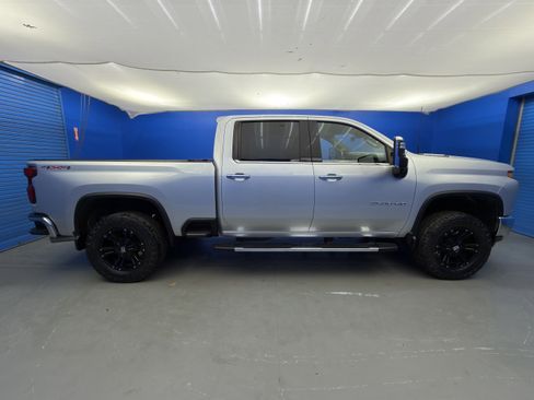 Used 2020 Chevrolet Silverado 2500 LTZ w/ LTZ Premium Package image 8