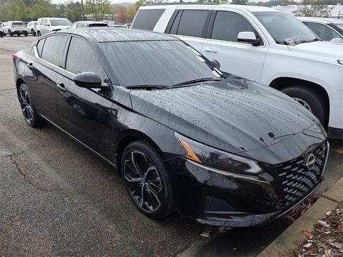 Used 2023 Nissan Altima 2.5 SR w/ SR Premium Package image 8