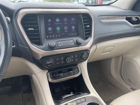 Used 2020 GMC Acadia Denali w/ Technology Package FWD image 12