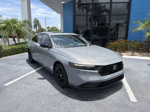 Used 2025 Honda Accord SE image 2