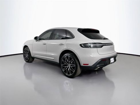 Certified 2026 Porsche Macan AWD/4WD image 3