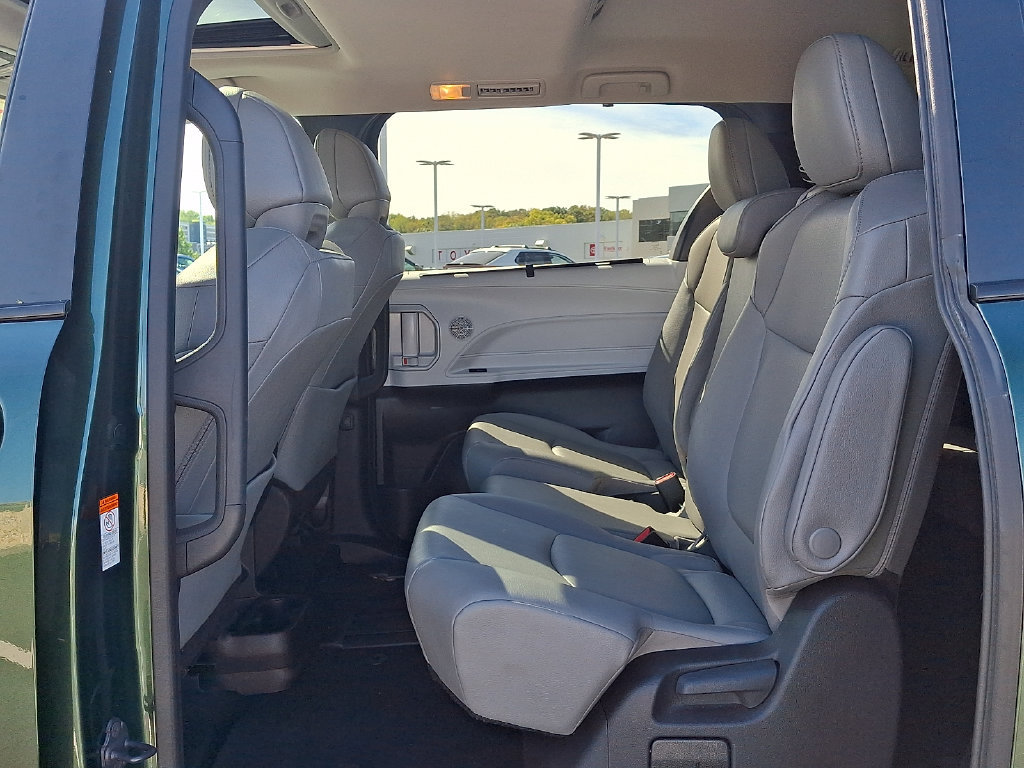 Certified 2025 Toyota Sienna XLE FWD image 14