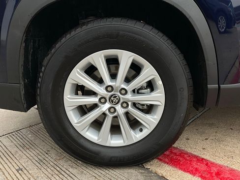 Used 2025 Toyota Grand Highlander FWD image 9