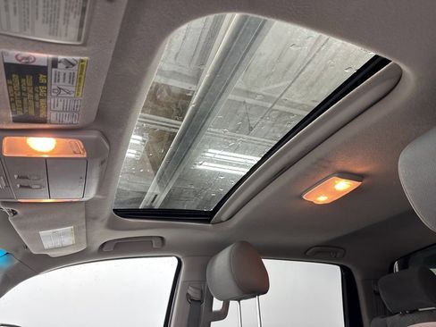 Used 2010 Toyota Tundra 4x4 CrewMax image 18