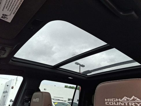 Used 2023 Chevrolet Suburban High Country w/ LPO, Illumination Package AWD/4WD image 15