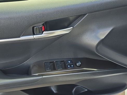 Certified 2022 Toyota Camry SE image 11